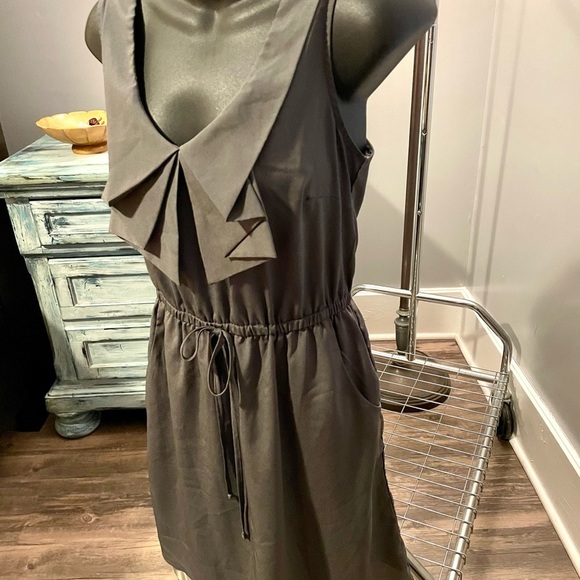 Bebop Sleeveless Grey Dress w/ Pockets - Picture 3 of 6